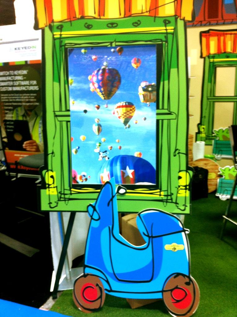 Window frame print and cut-out using conVerd Board media converd-board-picture-frame